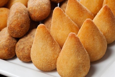 Salgados para festas da Pastelaria Luz Brasileira